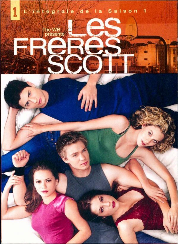 Livrenpoche : Les Frères Scott Saison 1 - Billy Dickson, Bryan Gordon, James Lafferty, Perry Lang, Robert Duncan McNeill, Sandy Smolan, Thomas J. Wright, David Carson, Duane Clark, Paul Johansson, Sophia Bush, John Behring, Moira Kelly, John Kretchmer, Keith Samples, Michael Grossman, Chad Michael Murray, Tom Wright, Hilarie Burton, Bethany Joy Lenz, Greg Pranze, Jason Moore - DVD