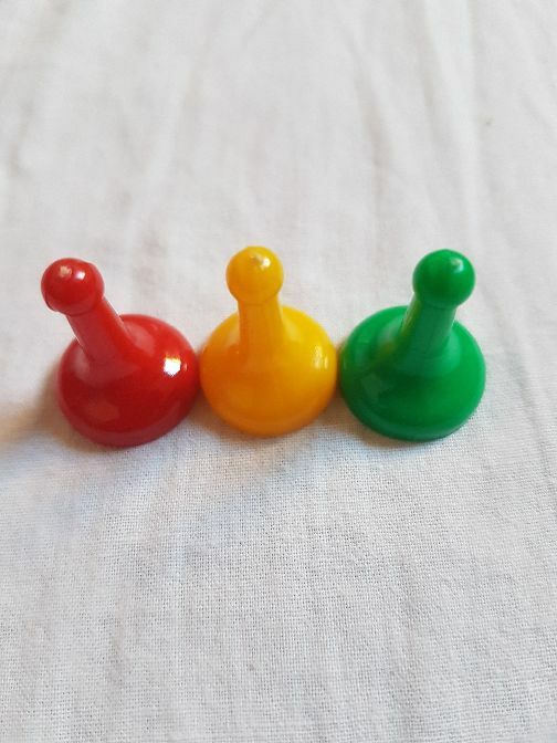 Livrenpoche : Lot de 3 pions Cluedo - - Divers
