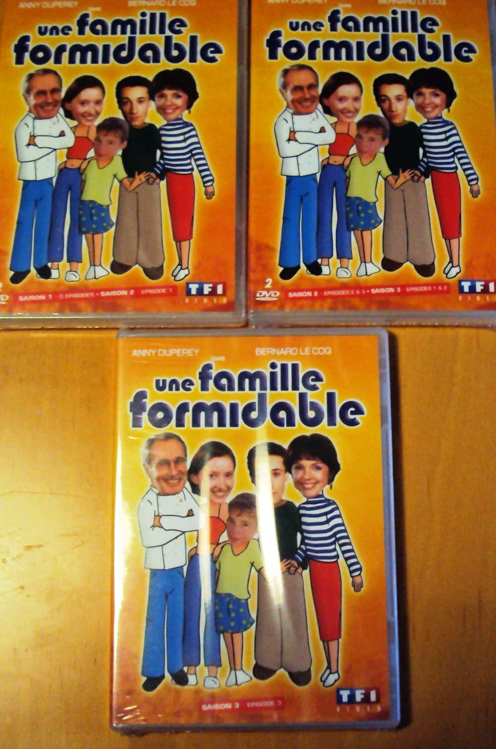 Livrenpoche : Une famille formidable : L'Intégrale des Saison 1 à 3 - Coffret 5 DVD - Joël Santoni - DVD