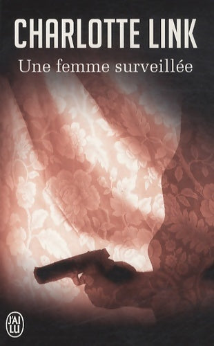 Livrenpoche : Une femme surveillée - Charlotte Link - Livre