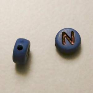 Perles acrylique alphabet Lettre N Ø8mm rond couleur bleu lettre noire (x 2)