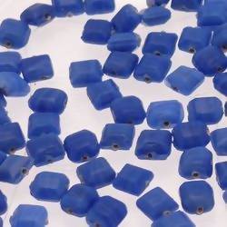 Perles en verre forme petit carré 6x6mm couleur bleu jean opaque (x 10)