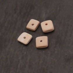Perles en bois léger forme carré plat 5x5mm couleur blanc (x 4)