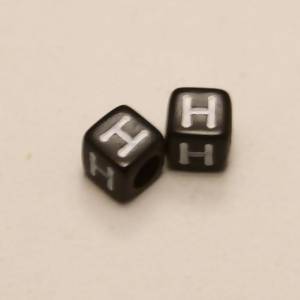 Perles Acrylique Alphabet Lettre H 6x6mm carré blanc sur fond noir (x 2)