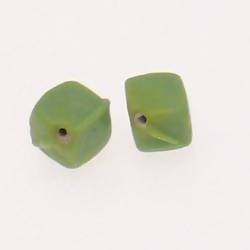 Perle en verre forme cube 10x10mm couleur vert pomme givré (x 2)