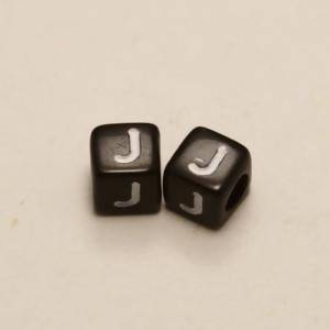 Perles Acrylique Alphabet Lettre J 6x6mm carré blanc sur fond noir (x 2)
