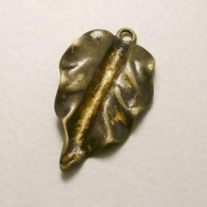 Perle en métal breloque forme feuille pleine nervurée 14x23mm vieil or (x 1)