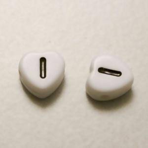 Perles Acrylique Alphabet Lettre I 8x8mm coeur noir sur fond blanc (x 2)