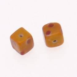 Perles en verre forme Cube 10mm couleur orange à pois crème & chocolat (x 2)