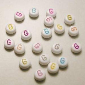 Perles acrylique alphabet Lettre G Ø8mm rond couleurs variées fond blanc (x 2)
