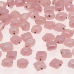 Perles en verre forme petit carré 6x6mm couleur rose brillant (x 10)