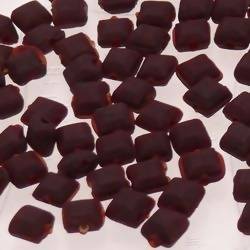 Perles en verre forme petit carré 6x6mm couleur rubis givré (x 10)
