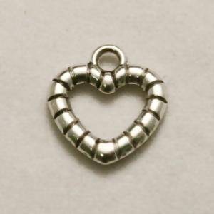Perle en métal breloque coeur ajouré strié 12x10mm couleur argent (x 1)