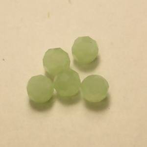 Perle en verre ronde facettes Ø6mm couleur vert pâle opaque (x 5)