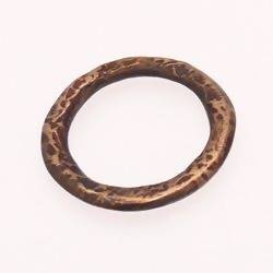 Perle en métal forme anneau à motifs en relief Ø35mm couleur vieil or (x 1)