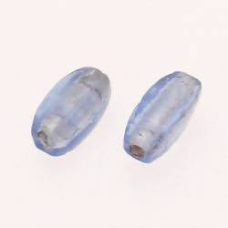 Perles en verre forme ovale 17x8mm avec une feuille d'argent couleur bleu pâle (x 2)