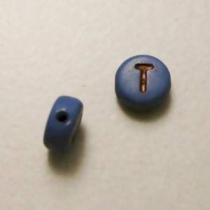 Perles acrylique alphabet Lettre T Ø8mm rond couleur bleu lettre noire (x 2)