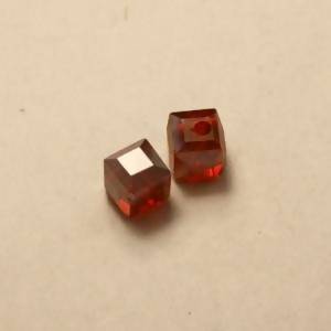 Perles en cristal AAA carré 6x6mm couleur rouge foncé transparent (x 2)