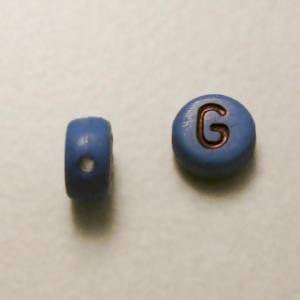 Perles acrylique alphabet Lettre G Ø8mm rond couleur bleu lettre noire (x 2)