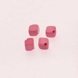 Perles en bois léger forme cube en bois couleur rose (x 4)