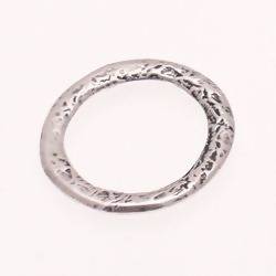 Perle en métal forme anneau à motifs en relief Ø35mm couleur Argent vielli (x 1)
