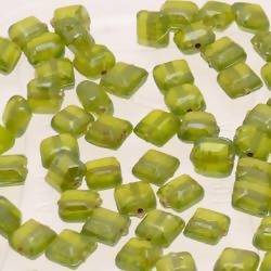 Perles en verre forme petit carré 6x6mm couleur vert olive brillant (x 10)