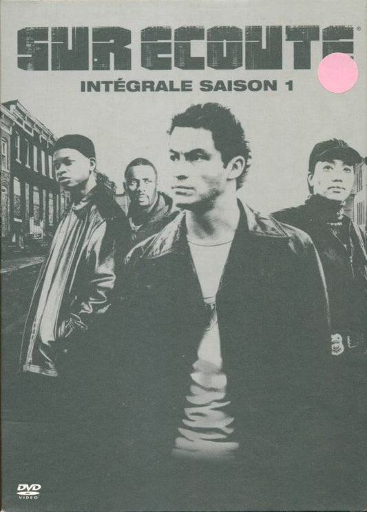 Livrenpoche : Sur écoute - Saison 1 - DVD - HBO - Clark Johnson, Joe Chappelle, Gloria Muzio, Peter Medak, Steve Shill, Brad Anderson, Timothy Van Patten, Clément Virgo, Edward Bianchi, Milcho Manchevski - DVD
