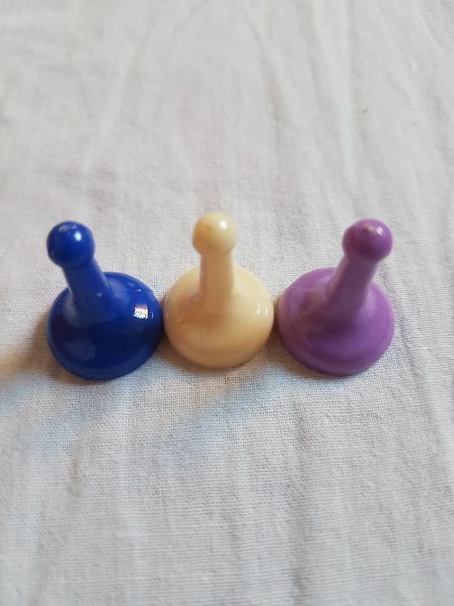 Livrenpoche : Lot de 3 pions Cluedo -  - Divers