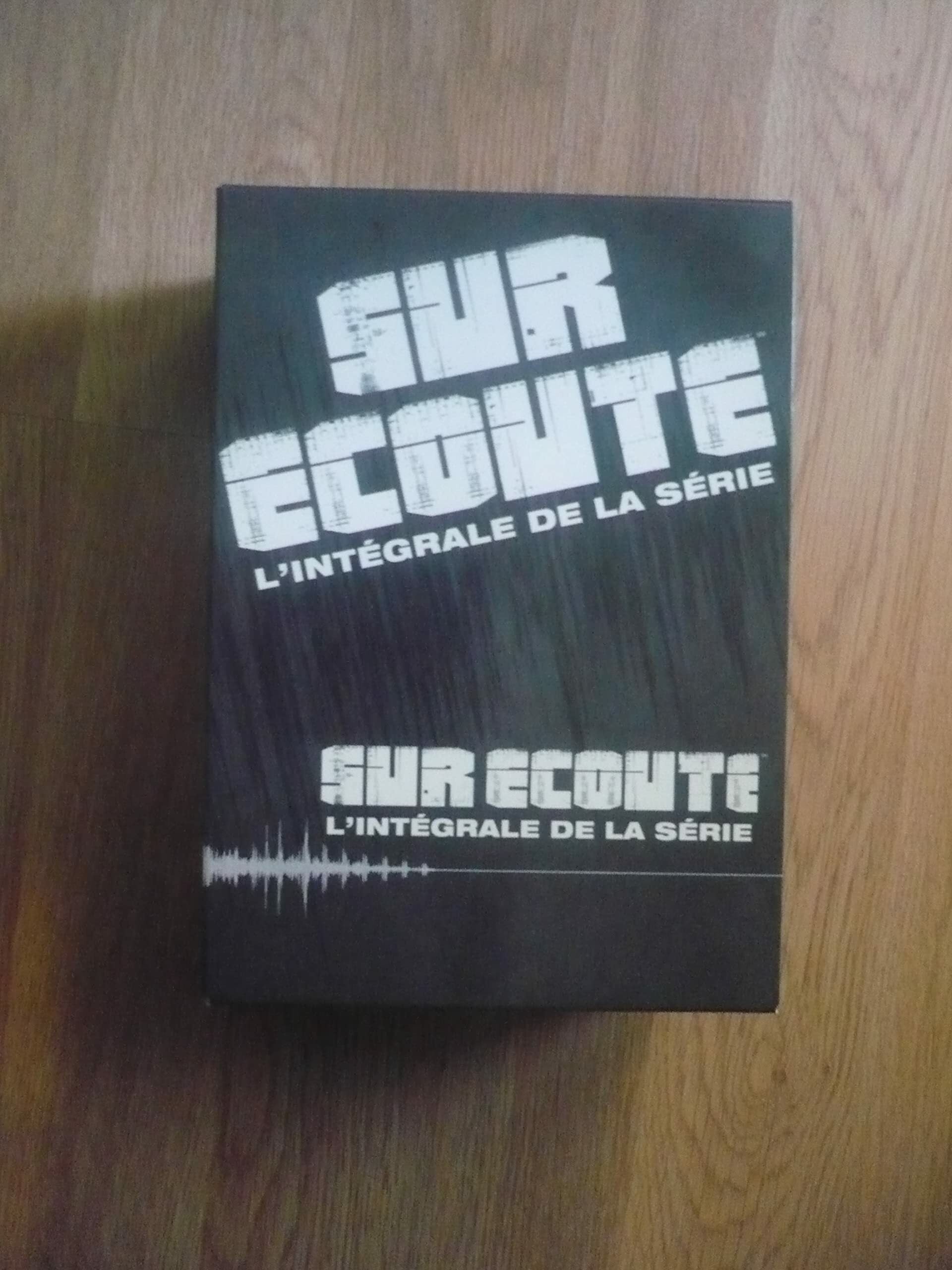 Livrenpoche : Sur Écoute - L'intégrale de la série - Clark Johnson, Joe Chappelle, Ernest R. Dickerson, Daniel Attias, Agnieszka Holland, Seith Mann, Anthony Hemingway, Elodie Keene, Steve Shill, Alex Zakrzewski, Brad Anderson, Christine Moore, Ed Bianchi, Timothy Van Patten, Clément Virgo, Rob Bailey - DVD
