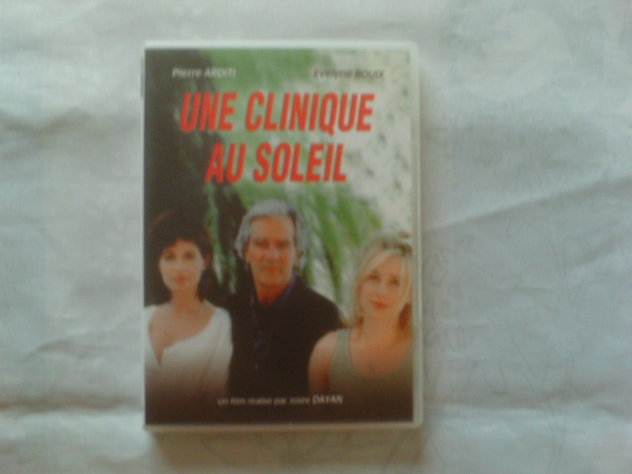 Livrenpoche : Une Clinique au Soleil - Josée Dayan - DVD