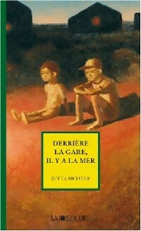 Livrenpoche : Derrière la gare, il y a la mer - Jutta Richter - Livre