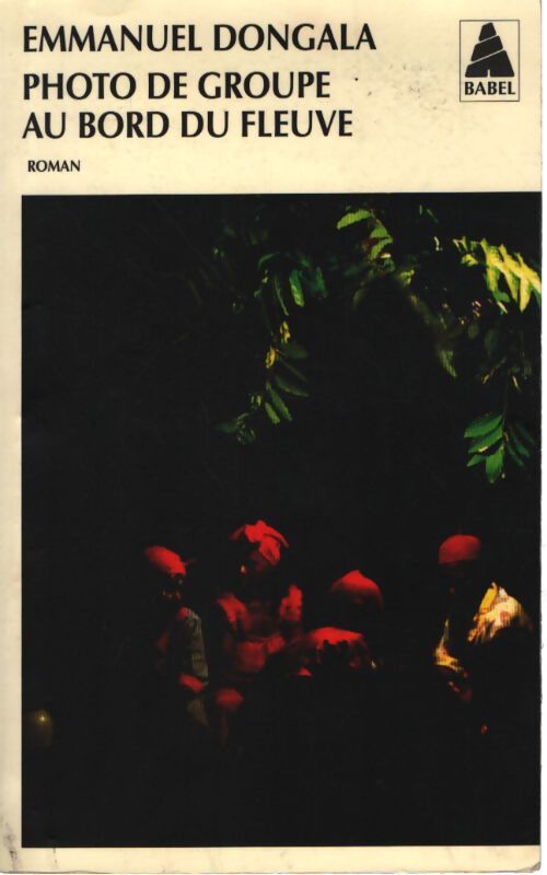 Photo de groupe au bord du fleuve - Emmanuel Dongala - Livre