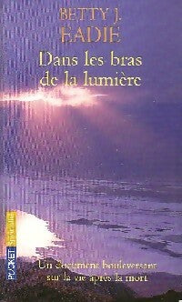 Livrenpoche : Dans les bras de la lumière - Betty J. Eadie - Livre