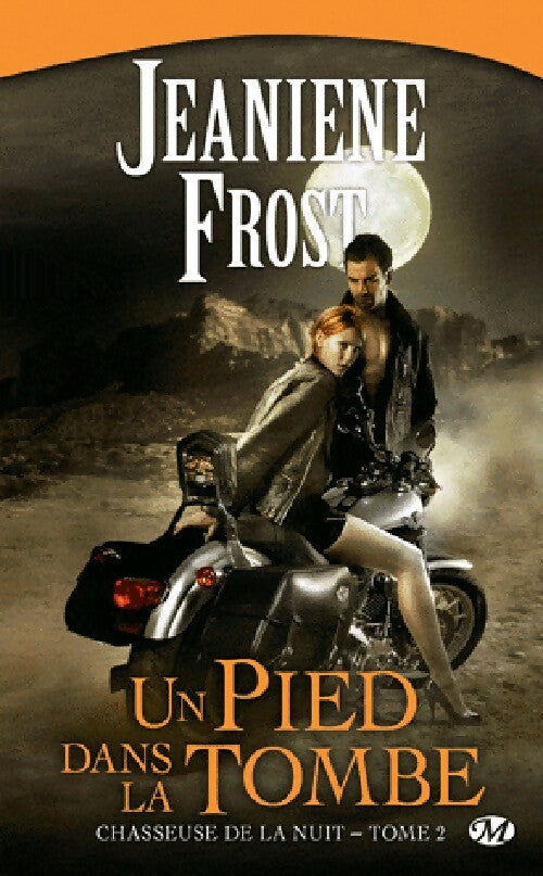 Livrenpoche : Chasseuse de la nuit Tome II : Un pied dans la tombe - Jeaniene Frost - Livre