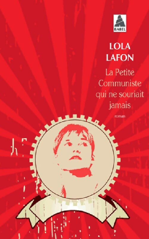 Livrenpoche : La petite communiste qui ne souriait jamais - Lola Lafon - Livre