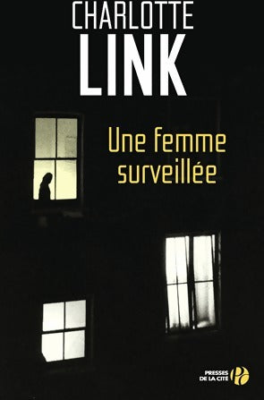 Livrenpoche : Une femme surveillée - Charlotte Link - Livre