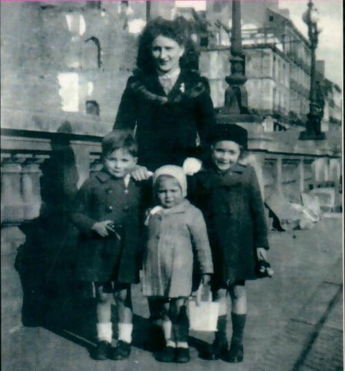 Livrenpoche : Une petite rennaise 1942-1946 - Catherine Le Corre-Wolff - Livre