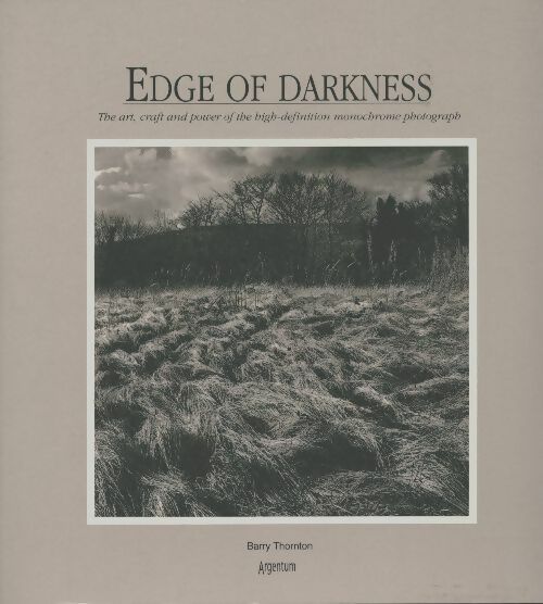 Livrenpoche : Edge of darkness : The art craft and power of the high definition monochrome photograph - Barry Thornton - Livre