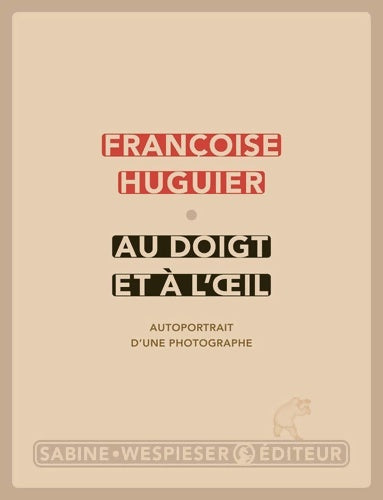 Livrenpoche : Au doigt et à l'oeil : Autoportrait d'un photographe - Françoise Huguier - Livre