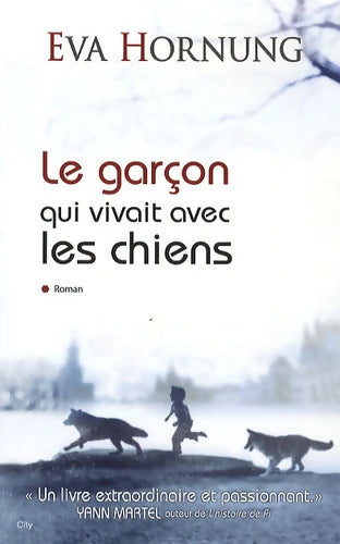 Le garçon qui vivait avec les chiens - Eva Hornung - Livre