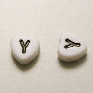 Perles Acrylique Alphabet Lettre Y 8x8mm coeur noir sur fond blanc (x 2)