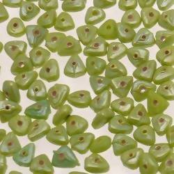 Perles en verre forme petit triangle couleur vert pomme brillant (x 10)