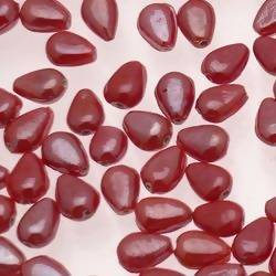 Perles en verre forme de goutte plate 10x7mm couleur rouge brillant (x 1)