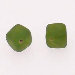 Perle en verre forme cube 10x10mm couleur vert olive givré (x 2)