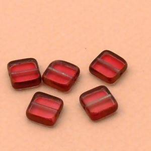 Perle en verre tchèque Forme petit carré 8mm rouge transparent (x 5)