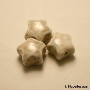 Perles en céramique forme étoiles 15x14x11mm couleur crème (x 3)