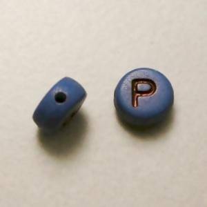 Perles acrylique alphabet Lettre P Ø8mm rond couleur bleu lettre noire (x 2)