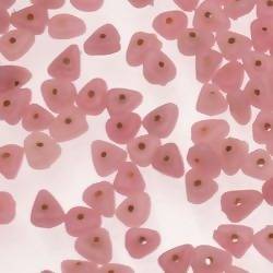 Perles en verre forme petit triangle couleur rose opaque (x 10)
