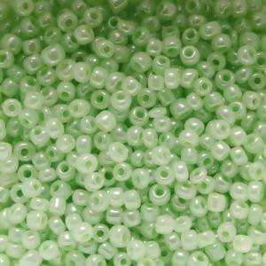 Perles de Rocaille 2mm vert pâle coeur vert brillant (x 20g)
