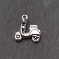 Perle en métal breloque forme scooter vespa 22x21mm couleur argent (x 1)